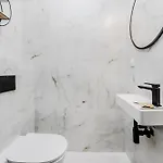 P&o Chmielna Next To Tower *