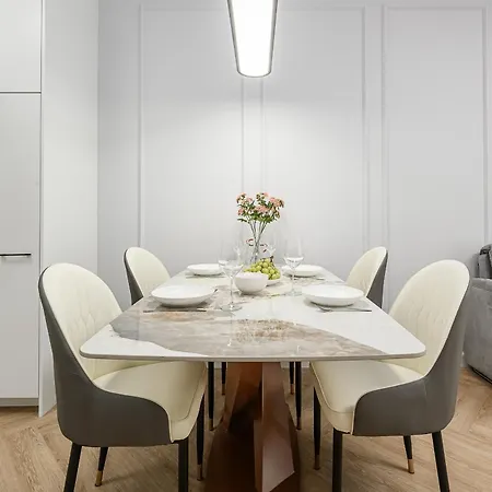 P&o Chmielna Next To Tower 아파트 *