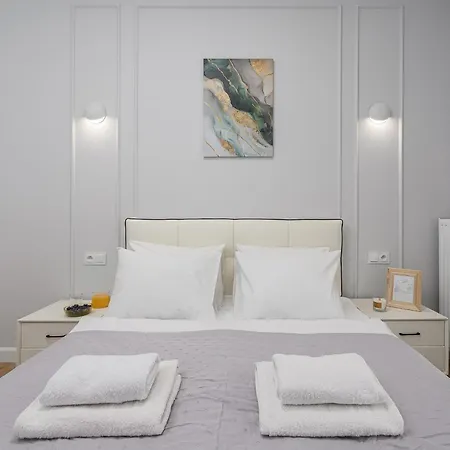 P&o Chmielna Next To Tower *