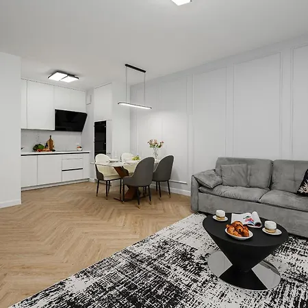 P&o Chmielna Next To Tower 바르샤바