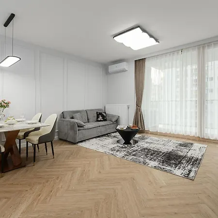 P&o Chmielna Next To Tower * Warszawa