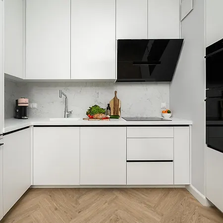 P&o Chmielna Next To Tower * Warszawa